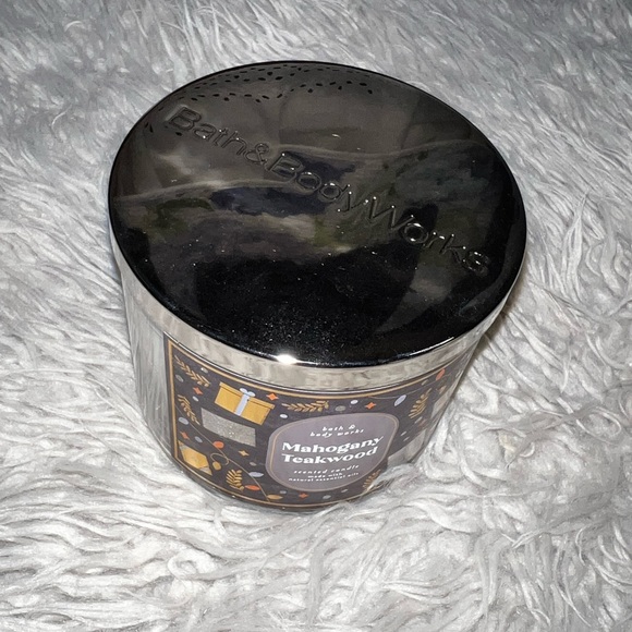 New bath and body works mahagony teakwood 3 wick candle! Smells AWESOME!! - Picture 2 of 4